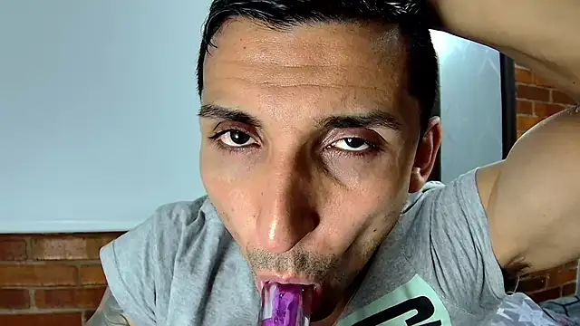 Snapshot of Marck_Muscle chatting on December 2024 02:53:01 AM Marck Muscle online show from December 2024 02:53:01 AM