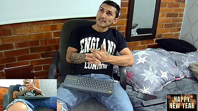 Snapshot of Marck_Muscle chatting on December 2024 04:27:02 AM Marck Muscle online show from December 2024 04:27:02 AM