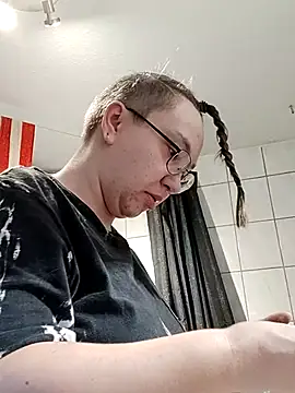 Isabella Geney online show from March 2026 04:42:01 PM