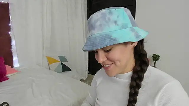 AURORA FRANKLIN online show from March 2025 04:35:02 PM