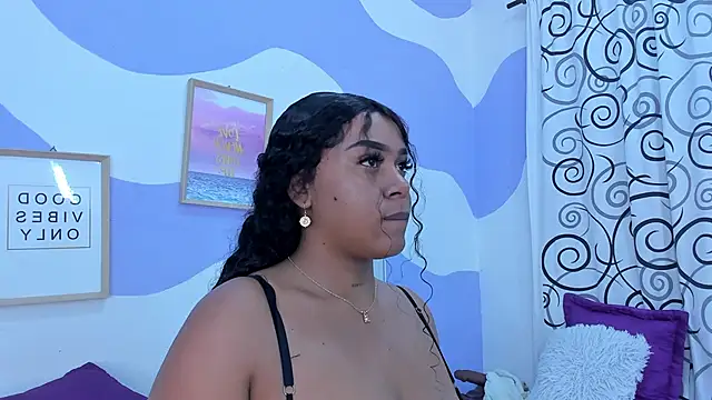 Snapshot of MONAAXXX_ chatting on December 2024 01:27:02 PM MONAAXXX online show from December 2024 01:27:02 PM