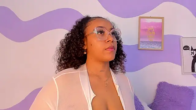 Snapshot of MONAAXXX_ chatting on March 2025 03:27:01 PM MONAAXXX online show from March 2025 03:27:01 PM