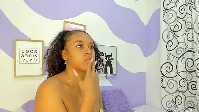 Snapshot of MONAAXXX_ chatting on March 2025 01:09:02 PM MONAAXXX online show from March 2025 01:09:02 PM