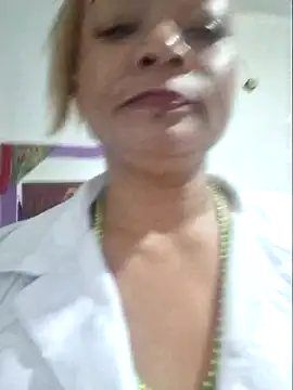 Snapshot of gatadeojosclaros chatting on March 2025 03:38:02 PM gatadeojosclaros online show from March 2025 03:38:02 PM