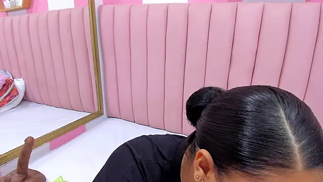 ISABELLA 020 online show from February 2025 12:16:01 PM