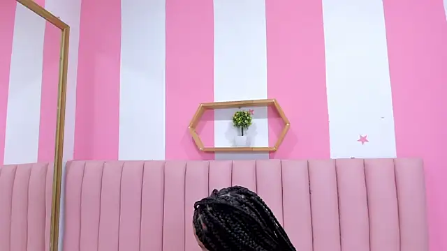 ISABELLA 020 online show from February 2025 12:11:02 PM