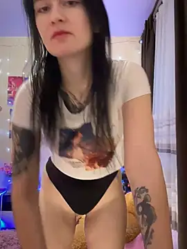 Snapshot of Heart_Ass chatting on January 2025 06:02:02 AM Heart Ass online show from January 2025 06:02:02 AM