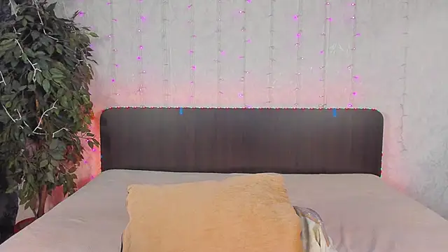 Snapshot of Milana_Crystal_ chatting on December 2024 11:11:02 AM Milana Crystal online show from December 2024 11:11:02 AM