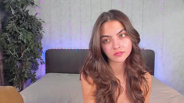 Snapshot of Milana_Crystal_ chatting on December 2024 08:11:01 AM Milana Crystal online show from December 2024 08:11:01 AM