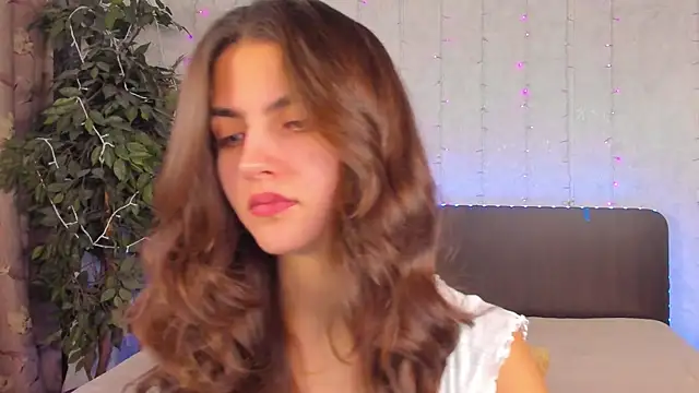 Snapshot of Milana_Crystal_ chatting on December 2024 08:19:02 AM Milana Crystal online show from December 2024 08:19:02 AM