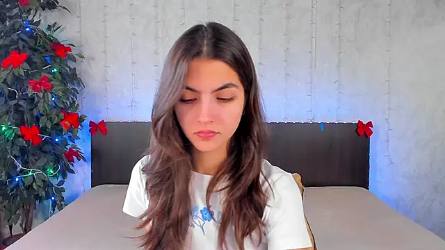 Snapshot of Milana_Crystal_ chatting on January 2025 08:15:02 AM Milana Crystal online show from January 2025 08:15:02 AM