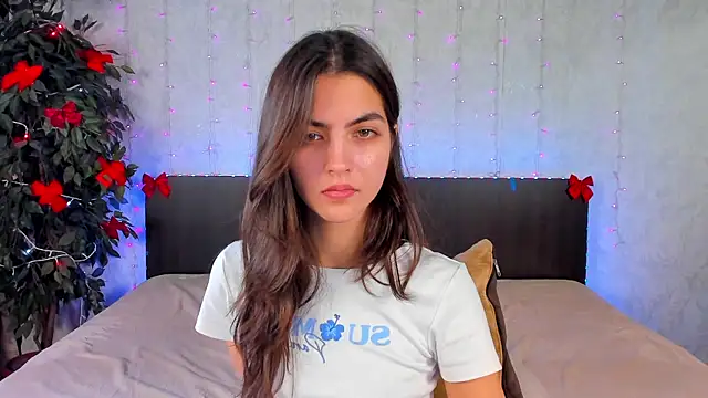 Snapshot of Milana_Crystal_ chatting on January 2025 11:19:02 AM Milana Crystal online show from January 2025 11:19:02 AM