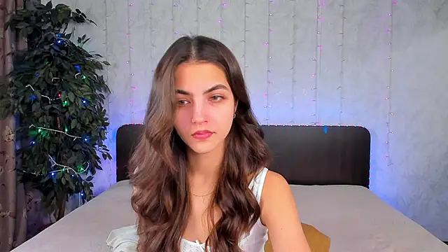 Snapshot of Milana_Crystal_ chatting on February 2025 08:02:02 AM Milana Crystal online show from February 2025 08:02:02 AM