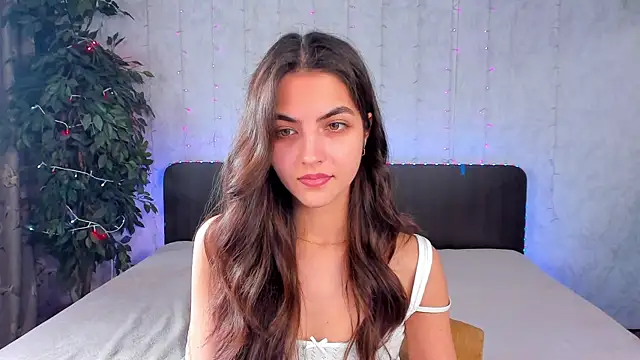 Snapshot of Milana_Crystal_ chatting on February 2025 11:08:02 AM Milana Crystal online show from February 2025 11:08:02 AM