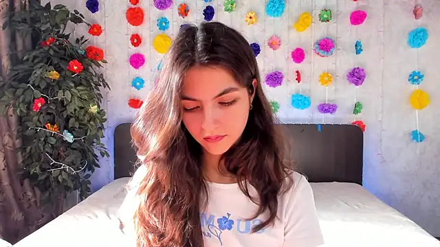 Snapshot of Milana_Crystal_ chatting on March 2025 08:21:02 AM Milana Crystal online show from March 2025 08:21:02 AM