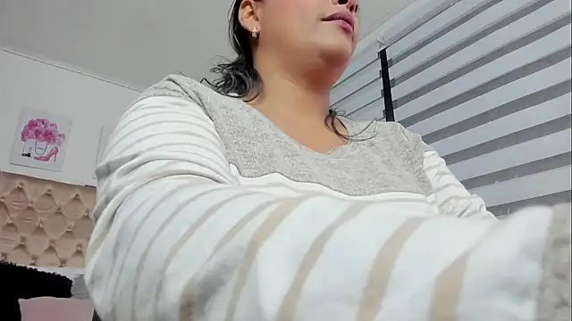 Danna Ramiirez online show from December 2024 04:53:01 PM