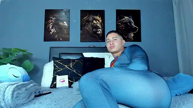 Snapshot of francesco_evan chatting on November 2025 09:47:01 PM francesco evan online show from November 2025 09:47:01 PM