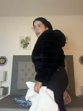 Kylie2211 online show from December 2024 02:38:02 AM