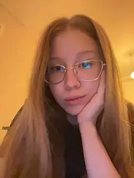 Snapshot of Eva_Weyne chatting on December 2024 11:58:01 PM Eva Weyne online show from December 2024 11:58:01 PM
