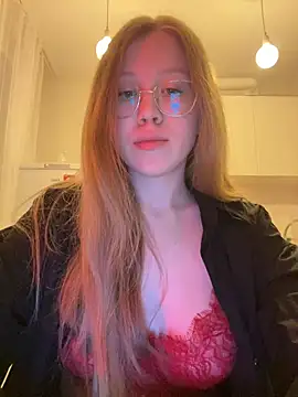 Snapshot of Eva_Weyne chatting on February 2025 06:27:02 PM Eva Weyne online show from February 2025 06:27:02 PM