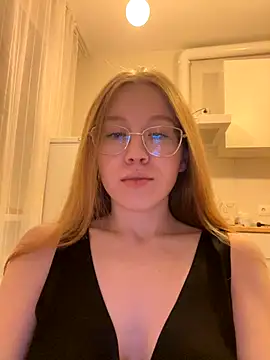 Eva Weyne online show from October 2025 08:04:02 PM