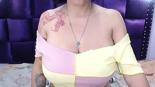 LindaKardi online show from October 2025 04:52:02 PM