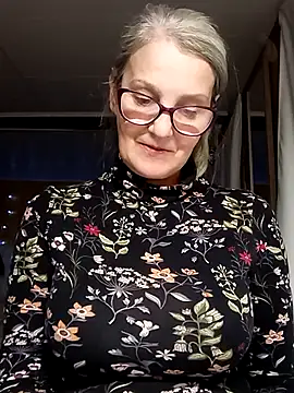 Snapshot of irinamaux chatting on September 2025 04:56:01 PM irinamaux online show from September 2025 04:56:01 PM