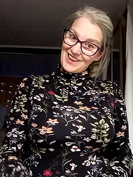 Snapshot of irinamaux chatting on September 2025 05:24:01 AM irinamaux online show from September 2025 05:24:01 AM