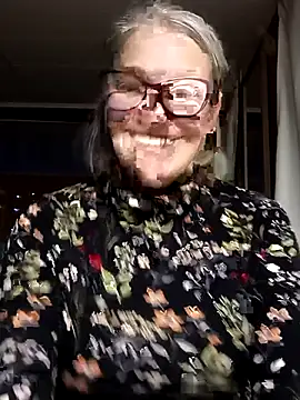 Snapshot of irinamaux chatting on September 2025 05:29:02 PM irinamaux online show from September 2025 05:29:02 PM