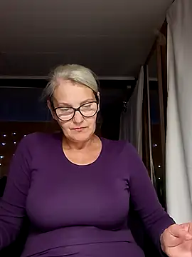 Snapshot of irinamaux chatting on September 2025 05:07:01 PM irinamaux online show from September 2025 05:07:01 PM