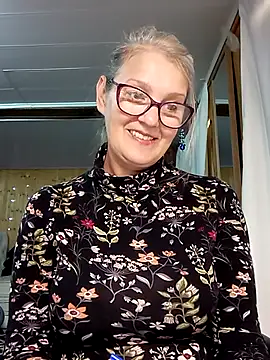 Snapshot of irinamaux chatting on October 2025 07:37:02 AM irinamaux online show from October 2025 07:37:02 AM