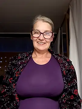 Snapshot of irinamaux chatting on October 2025 03:25:03 AM irinamaux online show from October 2025 03:25:03 AM