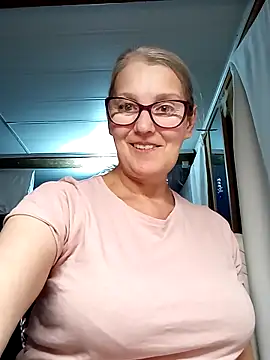 Snapshot of irinamaux chatting on October 2025 02:14:02 PM irinamaux online show from October 2025 02:14:02 PM