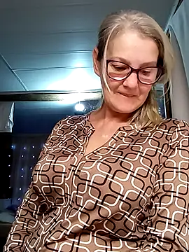 Snapshot of irinamaux chatting on October 2025 04:10:02 AM irinamaux online show from October 2025 04:10:02 AM