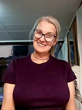 Snapshot of irinamaux chatting on October 2025 06:18:02 PM irinamaux online show from October 2025 06:18:02 PM