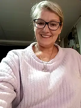 irinamaux online show from April 2026 06:32:02 PM