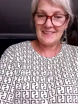 Snapshot of irinamaux chatting on July 2026 09:17:02 PM irinamaux online show from July 2026 09:17:02 PM