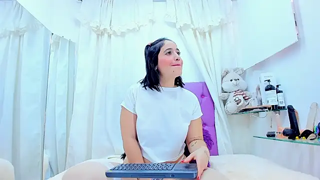 emily madrid online show from January 2025 04:48:02 PM