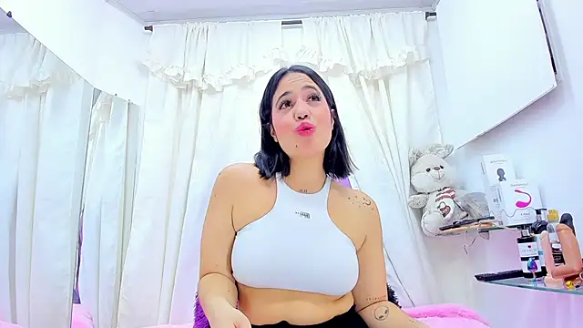 emily madrid online show from January 2025 04:57:02 AM