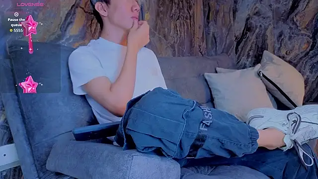 Snapshot of Levii_Ackermann chatting on October 2025 03:29:01 PM Levii Ackermann online show from October 2025 03:29:01 PM