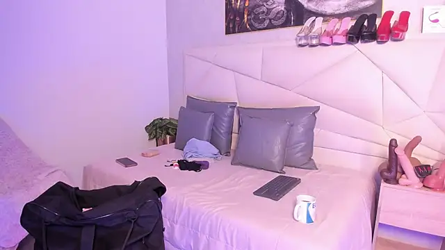 Sofi Perez  online show from November 2025 11:10:02 AM