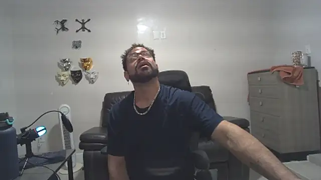 Zander823 online show from April 2026 02:51:02 AM