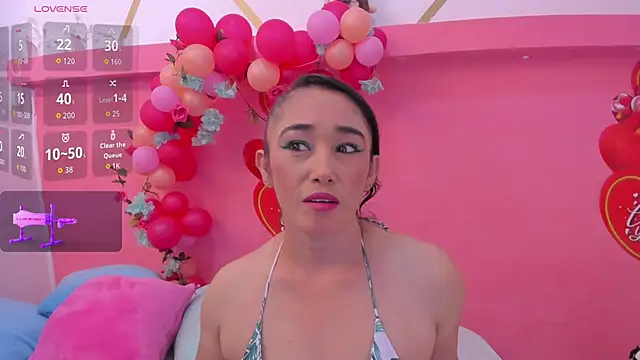 charlotte-11 online show from September 2025 05:18:01 PM