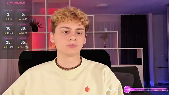 Snapshot of sunnyburn_boy chatting on December 2024 05:33:02 PM sunnyburn boy online show from December 2024 05:33:02 PM