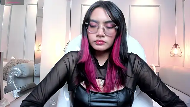 AzuraKindong online show from January 2025 07:29:01 PM