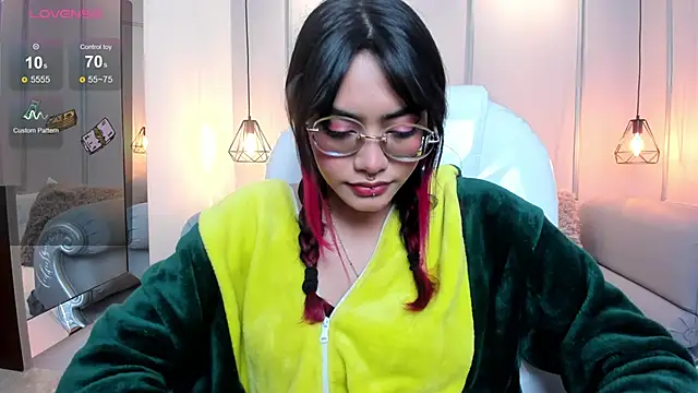 AzuraKindong online show from January 2025 07:21:02 PM