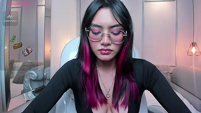 AzuraKindong online show from January 2025 10:44:02 PM