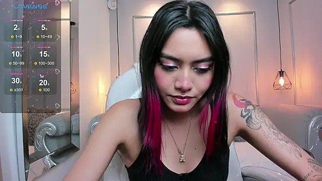 AzuraKindong online show from February 2025 07:16:02 PM