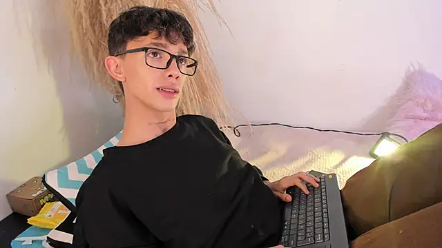 Tomy Rox online show from December 2024 11:24:01 PM