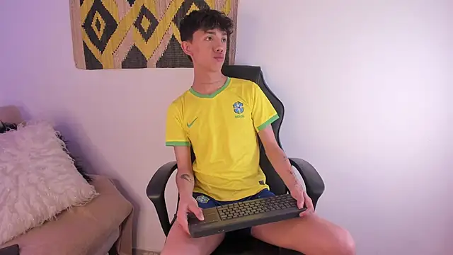 Tomy Rox online show from December 2024 09:30:02 PM